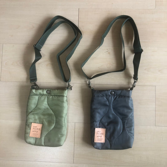 NO MORE WAR ノーモアウォー ライナースマホショルダー REB007